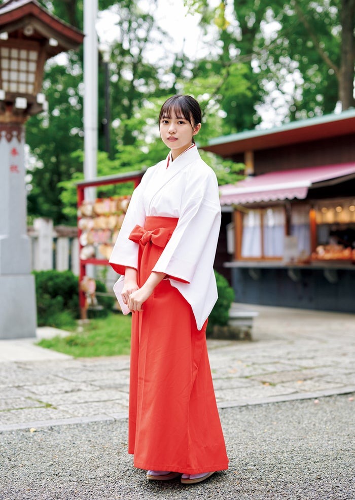 国内発送 日向坂46正源司陽子、透明素肌際立つノースリーブ姿で「週プレ アイドル