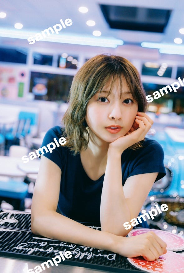 日向坂46富田鈴花1st写真集、旅先で偶然の出会い果たした2ショット