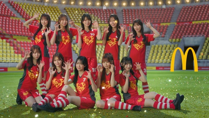 LOVE、ユニフォーム姿でマクドナルドWebCM登場「ラブソングに襲われる