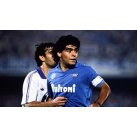 全盛期マラドーナ、すごすぎ…ドロドロでもこんなにウマい