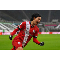 南野拓実、デビュー戦で“超”ゴール！「鬼シュート」ぶち込む