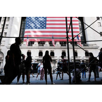 NY株反落、337ドル安