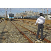 電車運転席のカメラで障害物検知