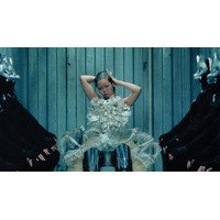 XG、坊主頭・青緑・赤…奇抜ヘアチェンジが話題「びっくり」「最高に似合う」