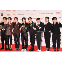 Stray Kids、8人全員が再契約締結「高いビジョンを夢見て」