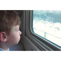 【電車で】4歳児「木が急いで後ろに走っていくのはどうして？」説明すると…→まさかの解釈に「大人たちも思わず笑顔に」