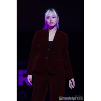 「Breaking Down」ジョリー元美人マネージャー・清水ユリ、美谷間ちらり 圧倒スタイルで会場魅了【STARRZ TOKYO】