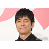 西島秀俊、人気キャラとの2ショット公開「微笑み方が一緒」「口元が似ていますね」の声