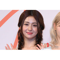 LE SSERAFIMユンジン、幼少期ショット公開「面影ある」「天使」と反響続々