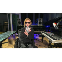 YOSHIKI、3度目の頸椎手術後初の生放送に車椅子で登場 ファンミ中に体調急変で途中退席