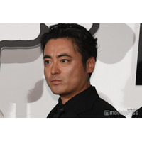 山田孝之、エキストラで撮影現場訪れていた 吉岡里帆が明かす「びっくりしました」【正体】