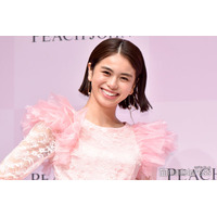 佐藤晴美、ミニ丈で美太もも全開「最強スタイル」「大胆」と反響