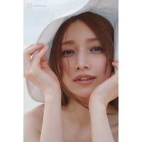 後藤真希写真集、発売1ヶ月で異例の重版8刷 未公開カット解禁【flos】