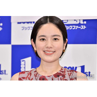 筧美和子、美脚透ける大胆衣装姿「攻めてる」「スタイル抜群」の声