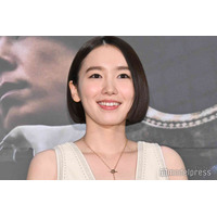 飯豊まりえ、胸元ざっくりワンピ姿で登場 初共演・井浦新の印象告白「オタクがいると思って」【岸辺露伴は動かない 懺悔室】