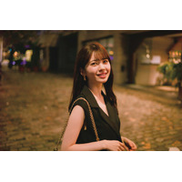 乃木坂46筒井あやめ、ミニ丈ワンピでレストランへ 写真集ロケ最終日のカット解禁【感情の隙間】