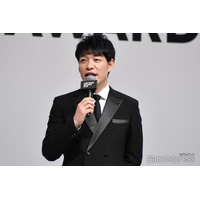 麒麟・川島明、人気韓国アイドルの応援上映へ 推しのうちわ持つ“オタ活ショット”公開「同担で嬉しい」「びっくり」の声