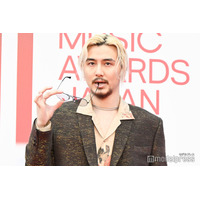 藤井 風、金髪×サングラス姿で色気放出 報道陣へのサービス精神溢れる【MUSIC AWARDS JAPAN】