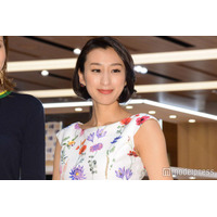 浅田舞、美ボディライン際立つSEXYドレス姿「憧れのスタイル」「着こなせるのがすごい」と反響