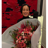 パリ在住・中村江里子、息子の友人からも絶賛の卒業式ファッション披露「自慢のママ」「スタイル抜群」の声