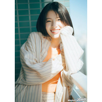 出口夏希、自然な笑顔にキュン「ヤンマガ」表紙登場