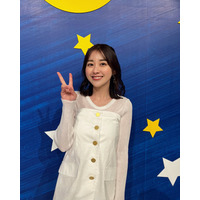 TBS若林有子アナ、“ドナルド風”ミニスカ私服で美脚スラリ ディズニー満喫ショットに「新鮮」「色白で綺麗」の声