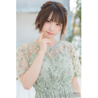 えなこ「パンツ見えてないです」ミニ丈衣装公開でファンに説明 美ウエストも輝く