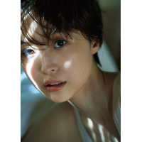 渡邊渚、水着姿で素肌輝く「週プレ」表紙登場