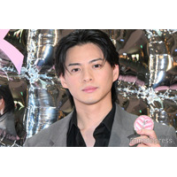 Number_i平野紫耀、セクシーなチークメイク姿で表参道ヒルズ登場 笑顔でファンサービスも【会見レポ】