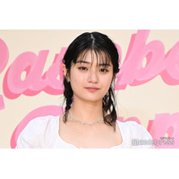 蒔田彩珠、美デコルテ際立つ純白ワンピース姿披露【ジョー マローン ロンドン】