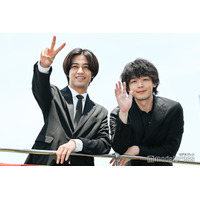 キンプリ高橋海人＆中村倫也、赤坂にサプライズ登場 道行く人と交流楽しむ【DOPE 麻薬取締部特捜課】