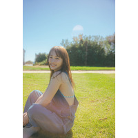 川栄李奈、水着カット解禁 笑顔・美ボディ際立つ【youphoria】
