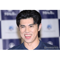 小島よしお「鬼滅の刃」コスプレで期日前投票へ「完成度高い」「目立って仕方ない」と反響