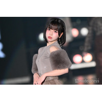 iLiFE!あいす、オフショルニットで美肩チラリ ブラウンコーデで秋の装い【関コレ2025A/W】
