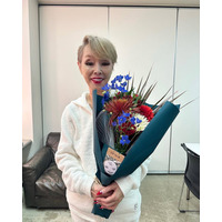 研ナオコ、娘を顔出し＆“顔写真付き”ケーキで誕生日祝福 夫との3ショットに「そっくり」「愛溢れてる」と反響