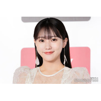 田中美久、膝上ミニでほっそり美脚披露「眼福」「オフショル大人っぽい」