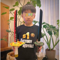 「材料は全てダイソー」保田圭『鬼滅の刃』日輪刀を7歳息子と手作り！完成品に大満足「かなりいい感じ」