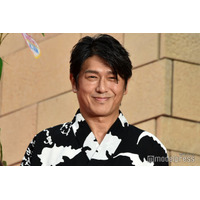 高橋克典、16歳息子の全身ショット公開「スタイル良すぎ」「立ち姿がパパに似てる」と反響