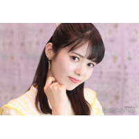 谷尻萌アナ、美脚スラリのミニスカ姿 爽やか夏コーデに「眩しい」「妖精みたい」の声
