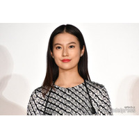 恒松祐里、ほっそり二の腕際立つ全身ピンクコーデ披露 USJ満喫ショットに「ピーチ姫みたい」「キュート」の声