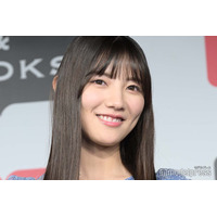 日向坂46河田陽菜、色白美脚輝くショーパン姿 2nd写真集オフショットに「眼福」「可愛すぎる」と反響
