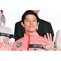 鈴木亮平、プライベートで「TOKYO MER」鑑賞報告「バレなかった？」「普通にいるのすごい」の声 ハッシュタグにも注目集まる