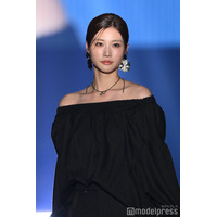 生見愛瑠、美肩＆デコルテ際立つオフショル姿【TGC北九州2025】