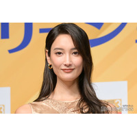 菜々緒、ロサンゼルスで圧巻美脚際立つショーパンコーデ「ほぼ脚」「異次元スタイル」と反響