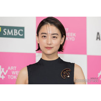 山本美月、子ども抱きかかえた親子写真公開「センスが神」「素敵な3ショット」の声