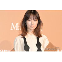 恒松祐里、ショーパン姿で脚線美披露「脚長すぎてびっくり」「ポーズが可愛すぎる」の声