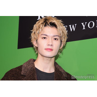 M!LK佐野勇斗、アクスタずらり“実家テレビの上”が話題「衝撃の数」「オタクすぎる」