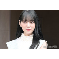 堀未央奈、ミニスカから美脚披露 全身黒コーデに「脚の長さが異次元」「全部が絵になる」の声