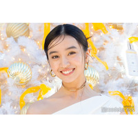 Koki,「父がサンタさんになって」クリスマスの印象深い思い出 美スタイル際立つドレス姿披露