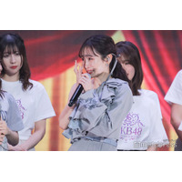 前田敦子が涙「秋元先生にお礼が言いたい」ステージ上にAKB48現役＆OGメンバー184人集結【20周年記念コンサート】